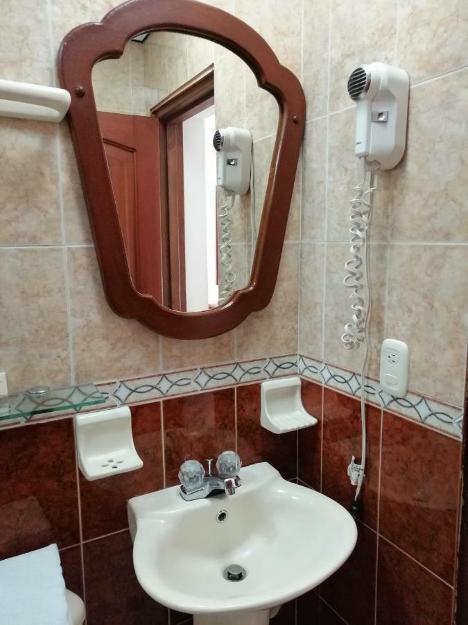 Hotel Bolivar Plaza Манісалес Екстер'єр фото